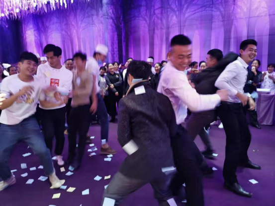 好友缘国宴举行“佳年华”活动暨员工生日会971.png